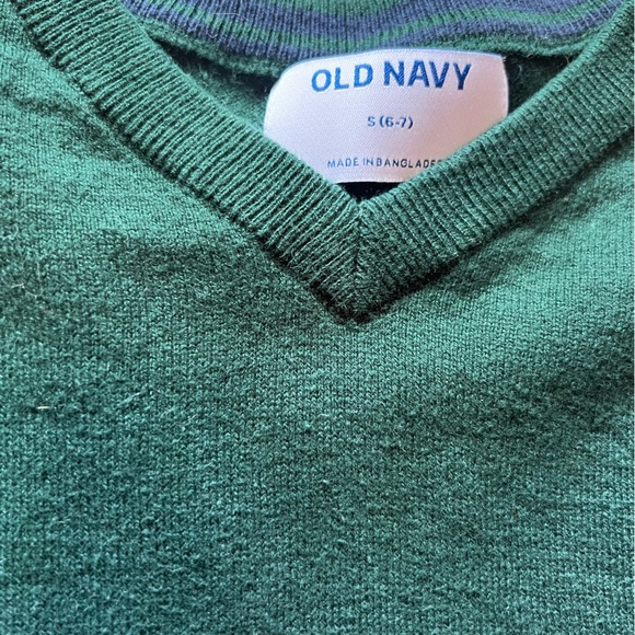 Little Boy V Neck Sweater {Small 6/7} - Picture 2 of 2